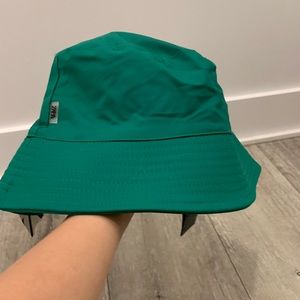 zara green bucket hat
